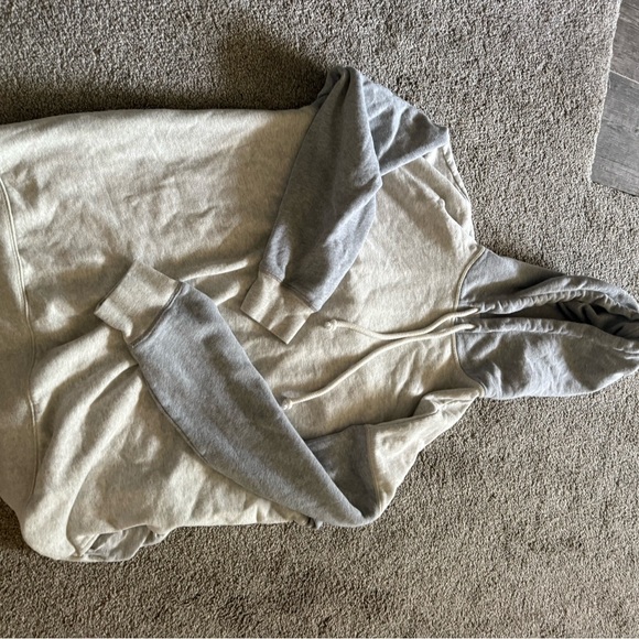 American Eagle Gray Oversized Women’s Hoodie - Picture 6 of 6